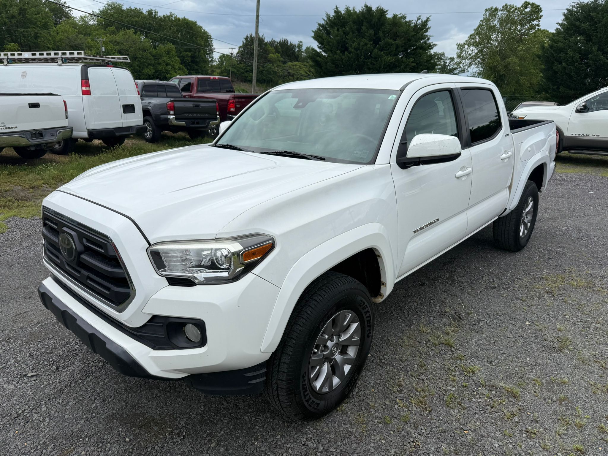 2018 Toyota Tacoma img02